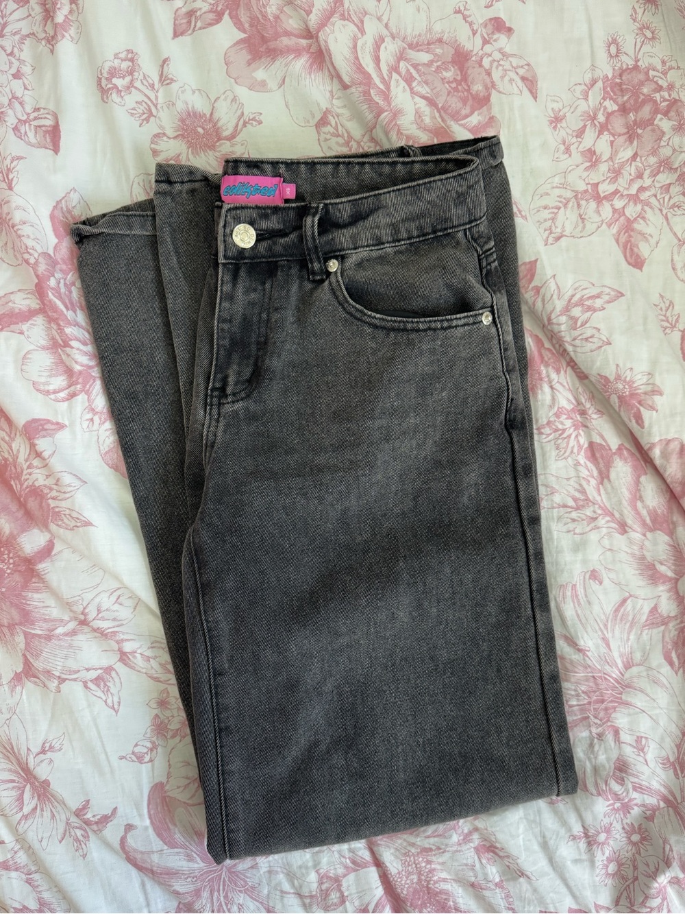 Edikted Raelynn Washed Low Rise Baggy Jeans